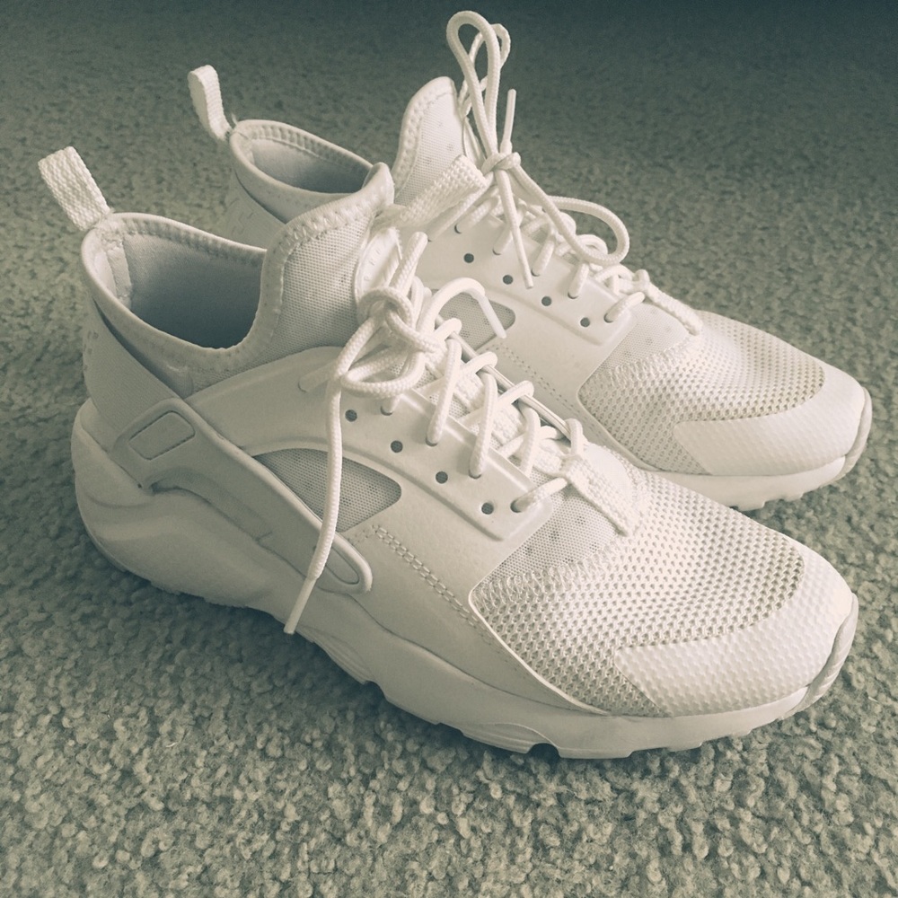 White Nike Huarache